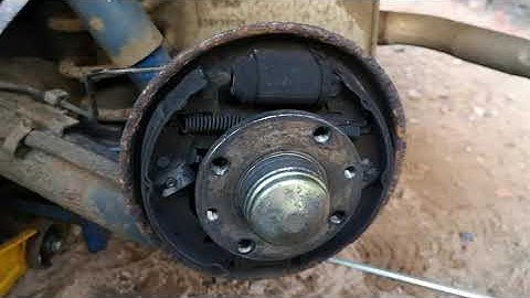 Fiat Punto Handbrake release mechanism - rear wheel hub removal