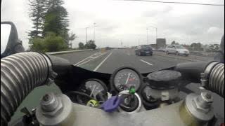 Kawasaki ZXR250 acceleration