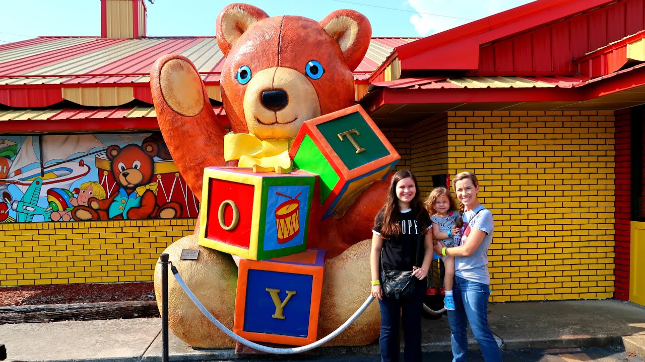 TITANIC MUSEUM & WORLDS LARGEST TOY MUSEUM YouTube