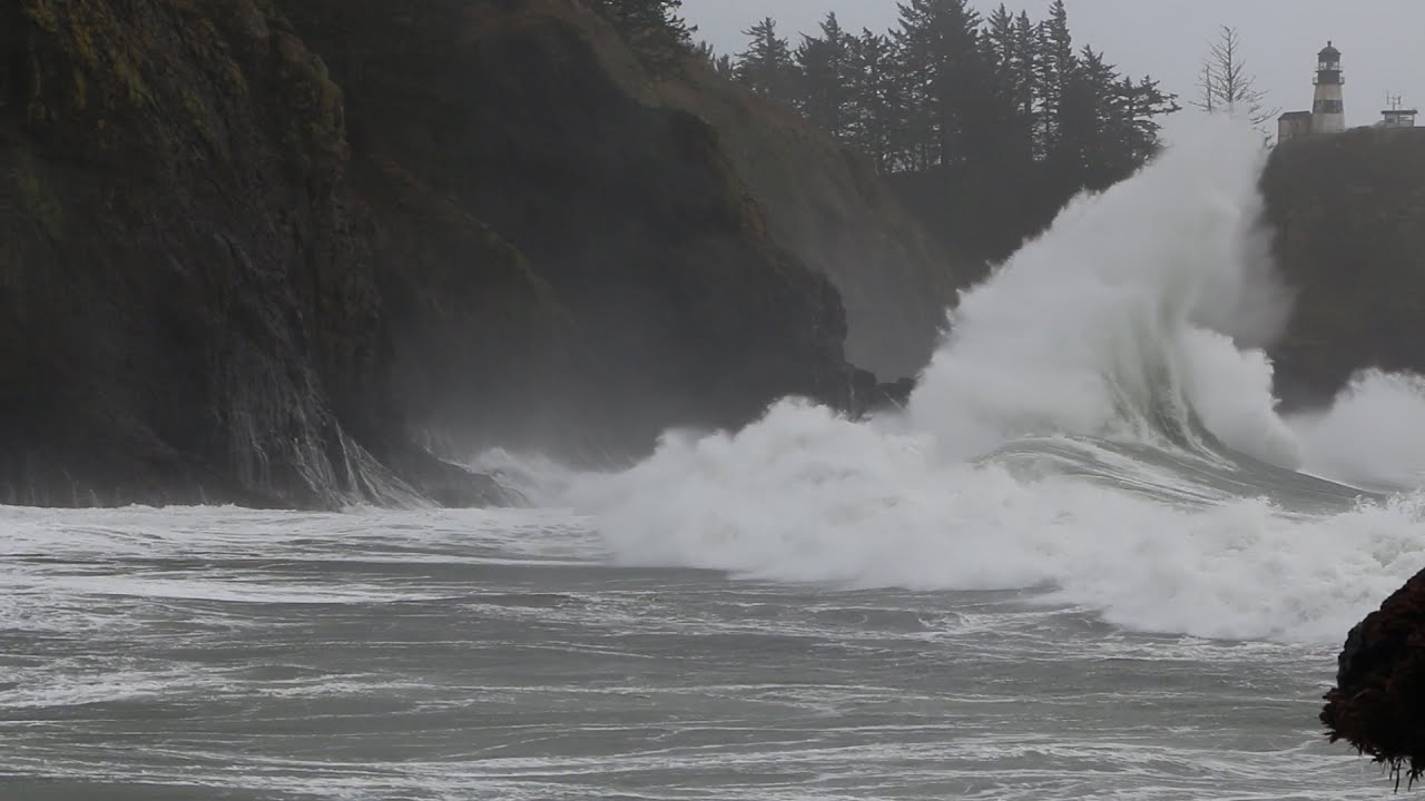 End of 2020 Big Storm Waves at Cape Disappointment - YouTube