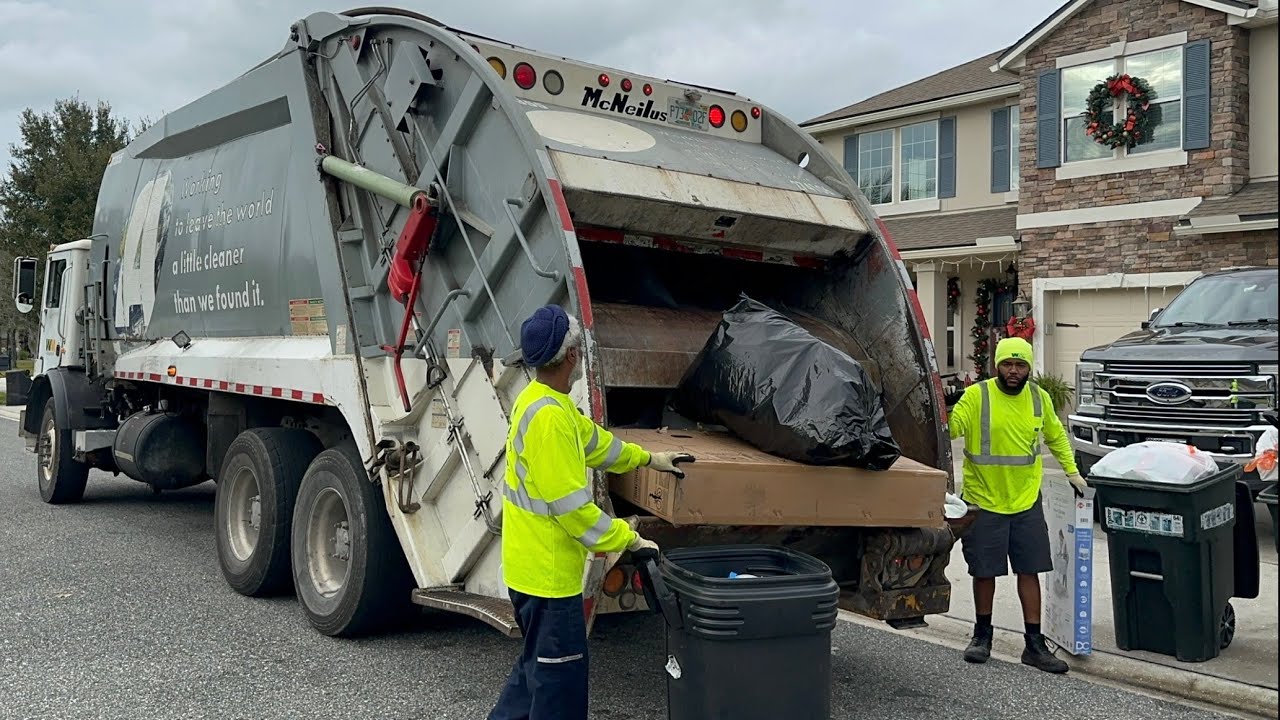 Advanced Disposal 32yd Mack MR McNeilus Rear Loader Garbage Truck Packing Post Christmas Trash
