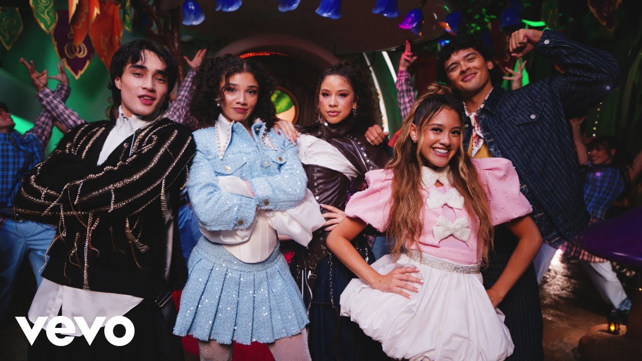 Descendants Wicked Wonderland - Cast - Perfect Princess (Disneyland Park Version)