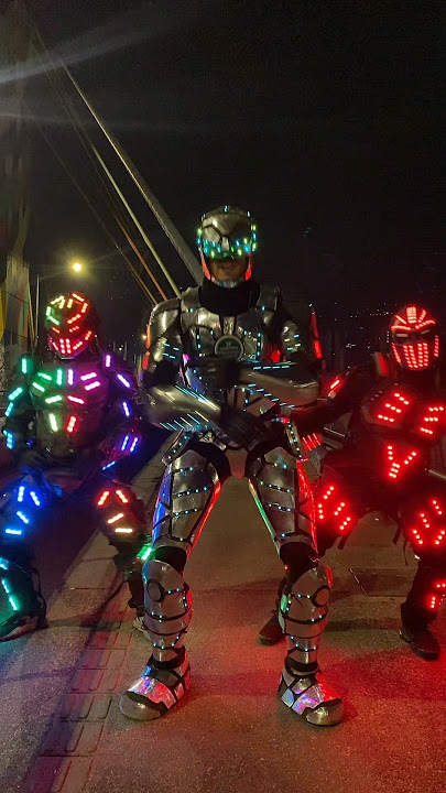 Cual tu quieres ? #robot #robotron #robotsled #dancing #dance