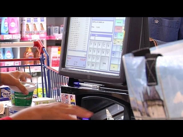 La Caissiere Licenciee Pour Une Erreur De 5 32 Va Reintegrer Son Poste Youtube