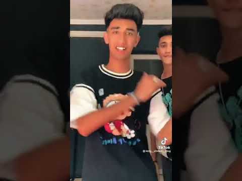 سيجاره فى سيجاره لابس نضاره