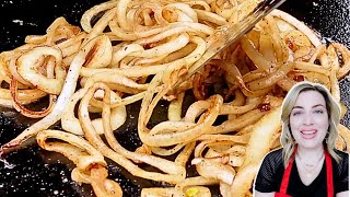 How to Fry Onions On a Griddle for Burgers (Traeger Flatrock Grill demo / HEB)