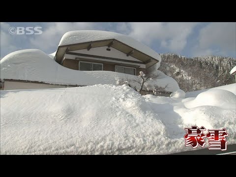 雪！ 柱がきしむ音も…鳥取県若桜町で積雪4メートル超の豪雪 - YouTube