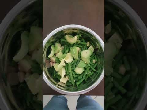 Green Beans, Avocado, Macadamia nuts, Cheese and Spinach Salad - See Description