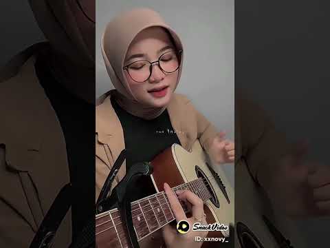 cewe cantik nyanyi