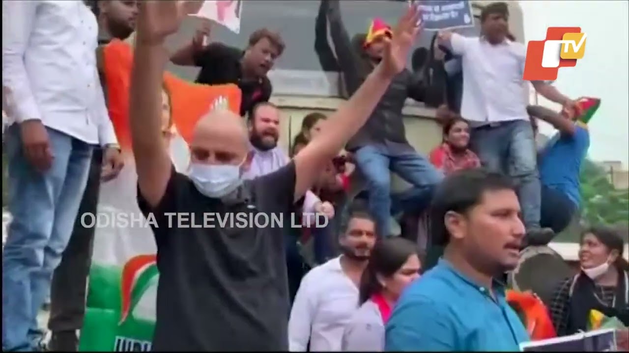 Congress workers stop train in Delhi protesting ED summon to Sonia Gandhi