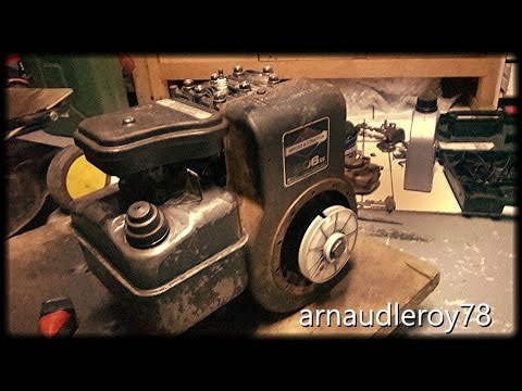 Vidéo: Où se trouve le filtre à carburant de ma tondeuse à gazon Briggs and Stratton ?