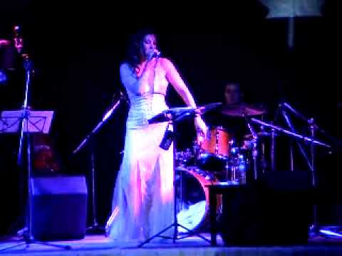 Fever | A Sizzling Live Performance by Christine Ann and the Bassalindos | Groupe de musique