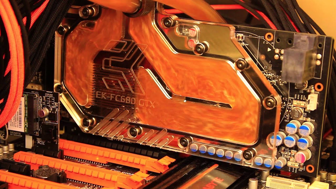 Mayhems Orillia Orange in a Swiftech H220 + EK GTX 680.