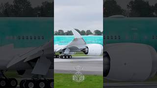 Lufthansa 777-9 Folding Wingtip Action #777x #boeing777 #aviation #airport #aircraft #boeing
