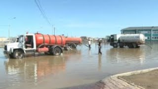 В Кульсары откачивают воду в затопленной части города