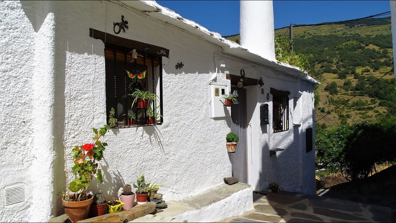 Capileira. REF0225. Village house with garden and two apartments.