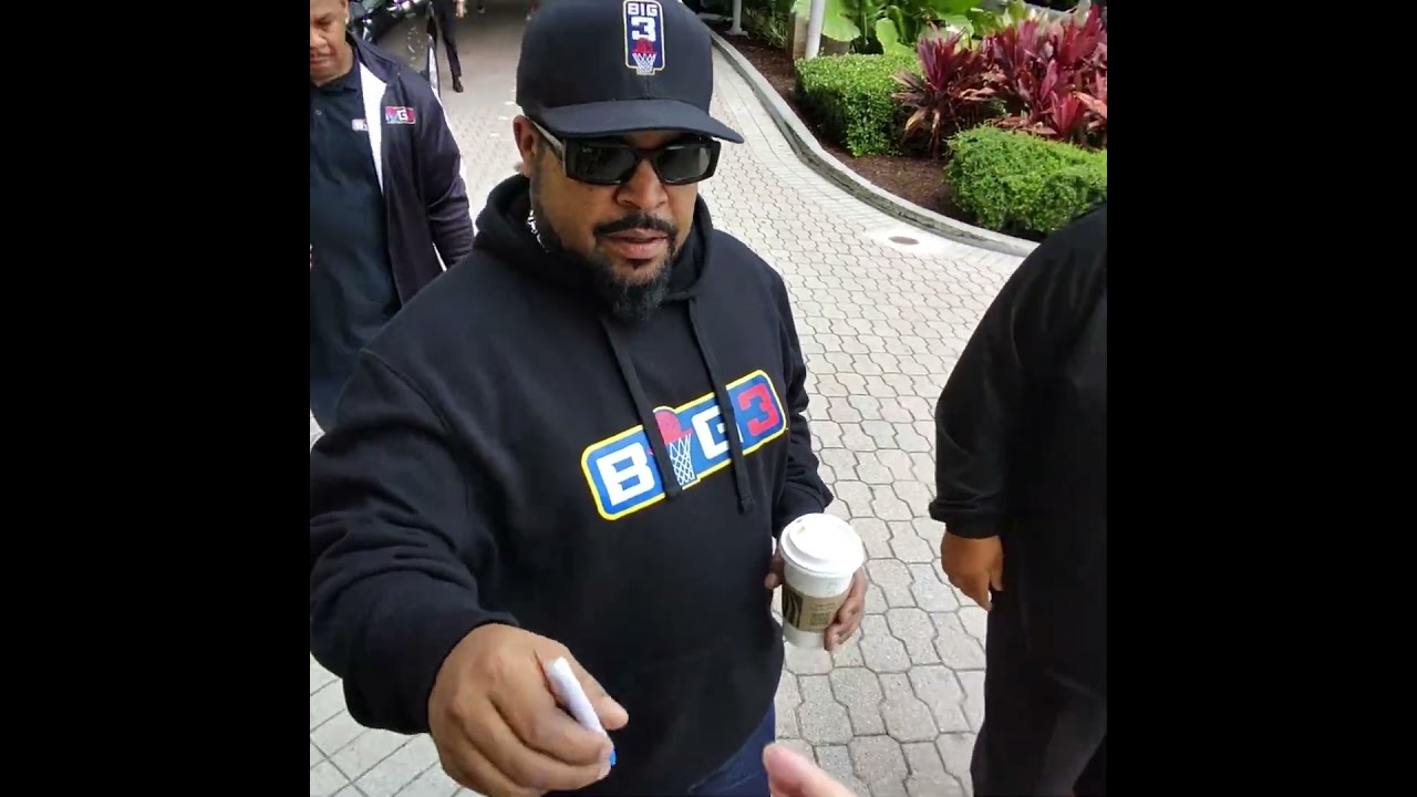 Ice Cube signing autographs for his fans. Miami Big 3