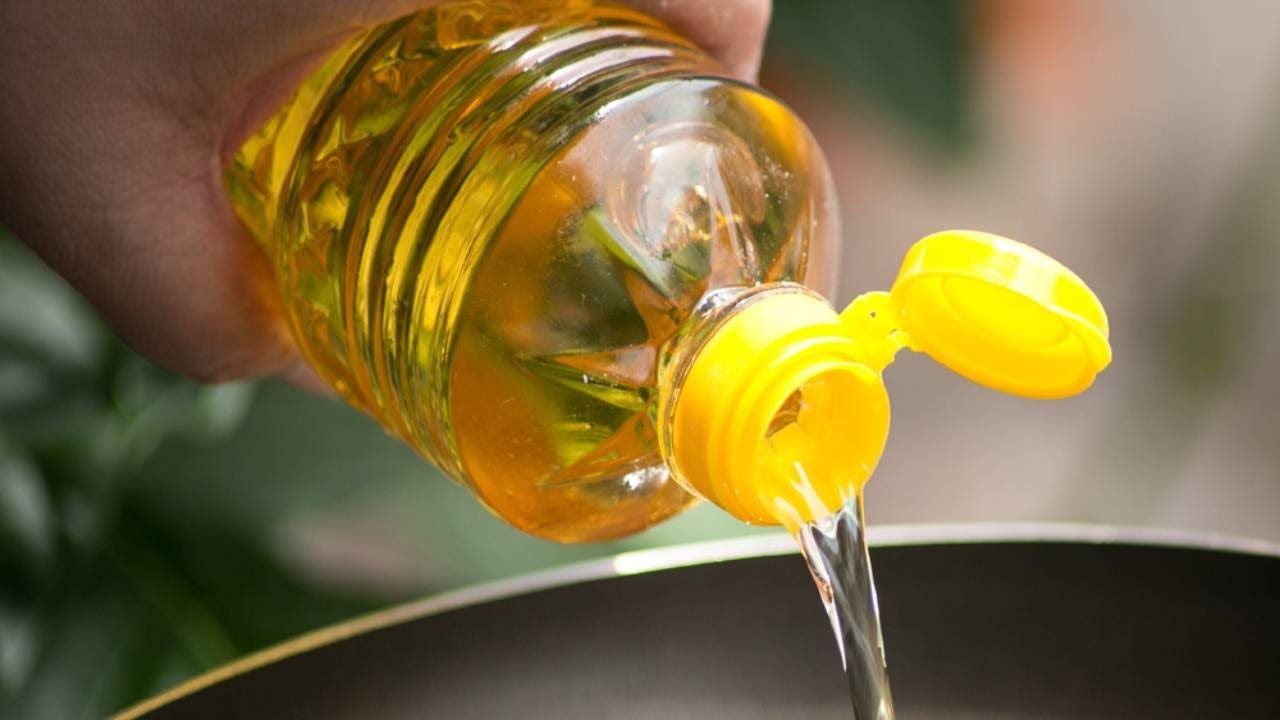 Без лишнего масла. Сковородка с растительным маслом. Пьет подсолнечное масло. Vegetable Oil. Cooking Oil.