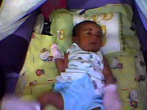 Tingkah bayi umur kurang 1 bulan - YouTube
