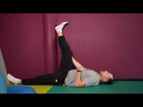 29. Kończyny dolne: rozciąganie grupy kulszowo-goleniowej (tylna część uda)