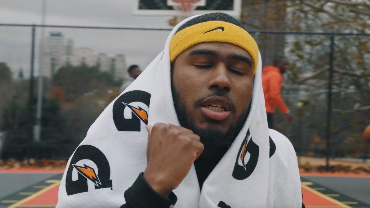 Chancer Smith - Weight (NBA/NIKE Homage Edition) auf YouTube ansehen Chancer Smith - Weight (NBA/NIKE Homage Edition) auf YouTube ansehen