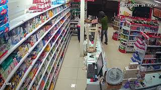 Homem armado assalta farmácia em Campos Belos (GO) II