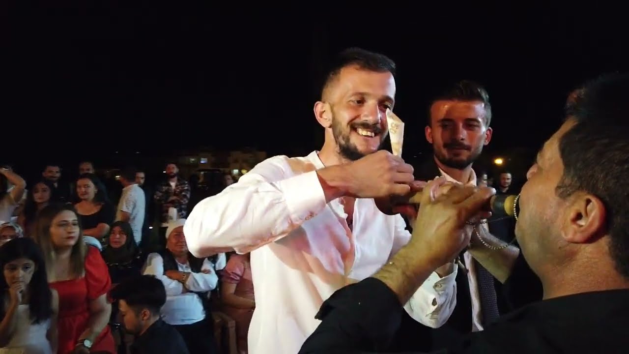 Tufanbeyli Gençlerinden Halay, İlçede Düğünler Aralıksız Devam Ediyor.