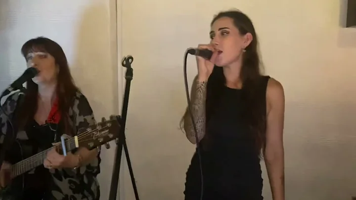 Wonderwall - Champagne Jam Live