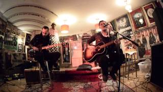 Video voorbeeld van "The Gaslight Anthem - Mae 30.10.2014 (acoustic live @ Ramones Museum, Berlin)"