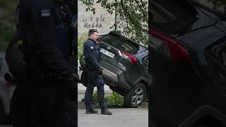 В центре Таллинна автомобиль чудом не перевернулся на крышу