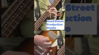 Familiar sounding #sweetwater #bass #guitar #mxr #epiphne #ampeg #analogchorus #thunderbird