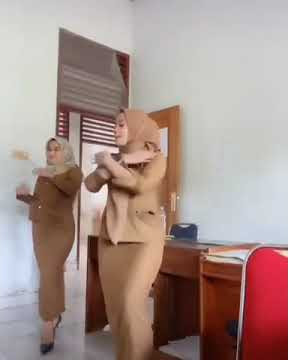 Guru sexy joget TIK TOK
