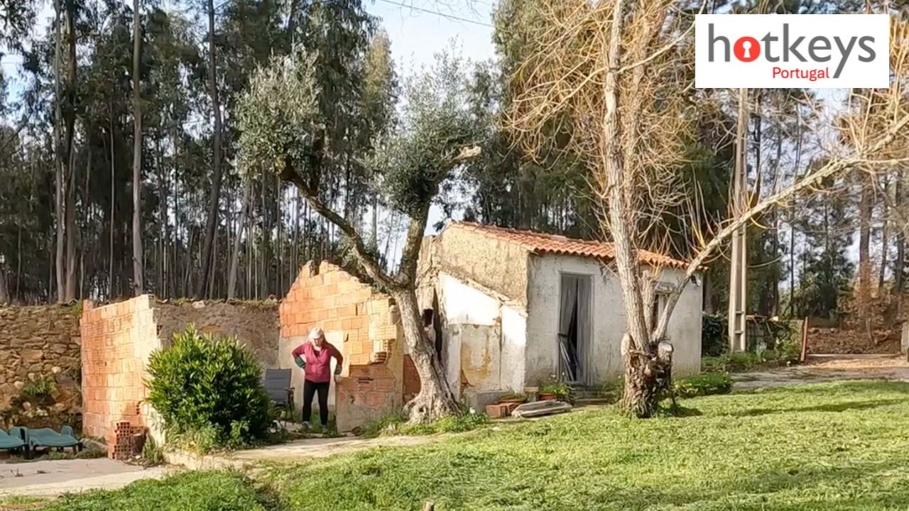 Защита от протечек при реконструкции разрушенного крошечного дома в Португалии