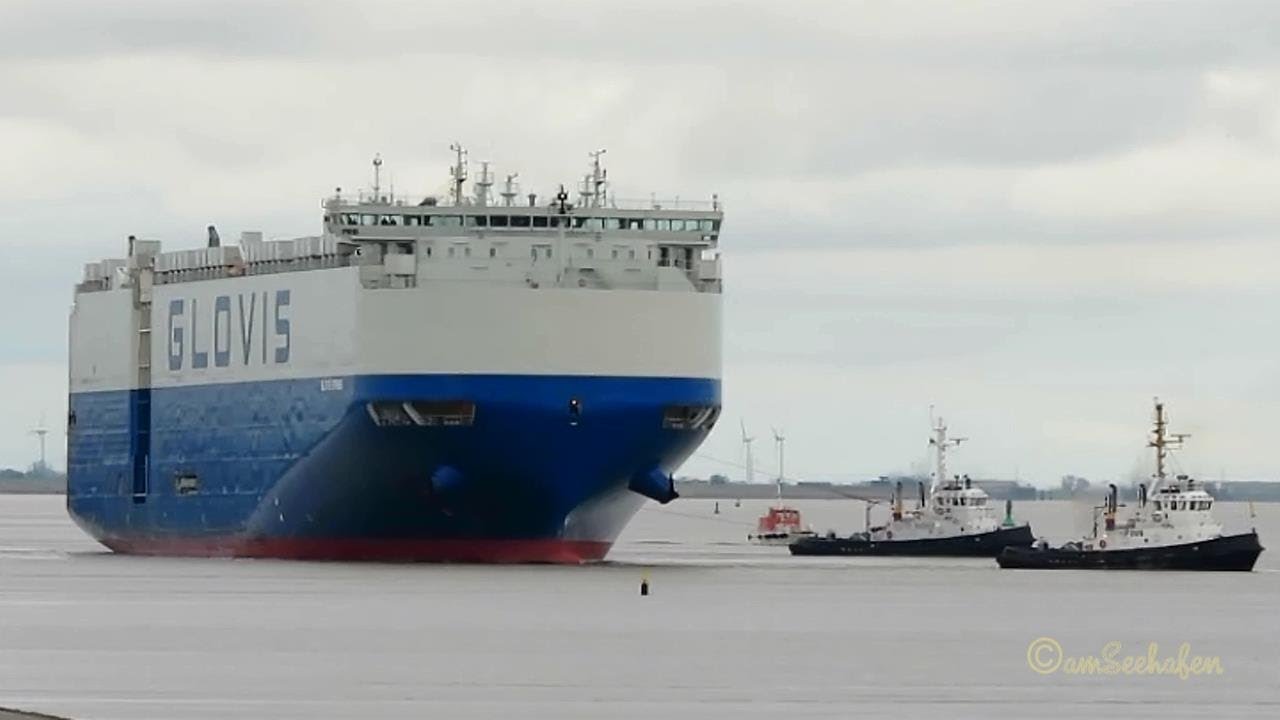 car carrier GLOVIS SPRING V7DUV IMO 9749594 outbound Emden 2 tugs ...