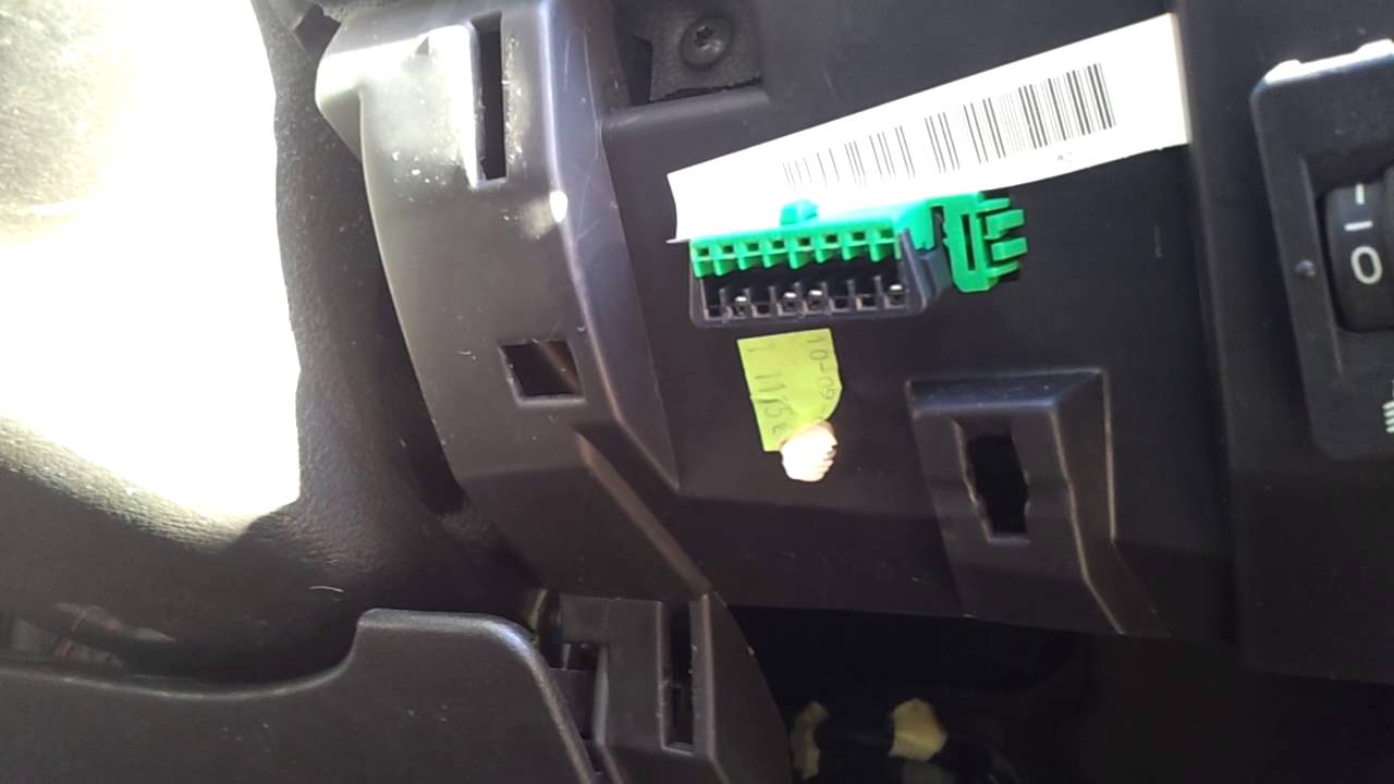 Diagnostic Plug Port in a Peugeot 307 01 07 YouTube