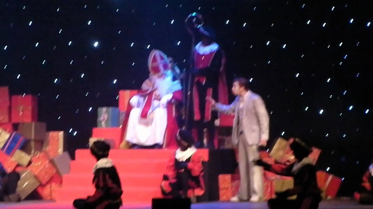 Plopsaland De Panne 2011 - Grote Zwarte Pietenshow (deel2 / part2)