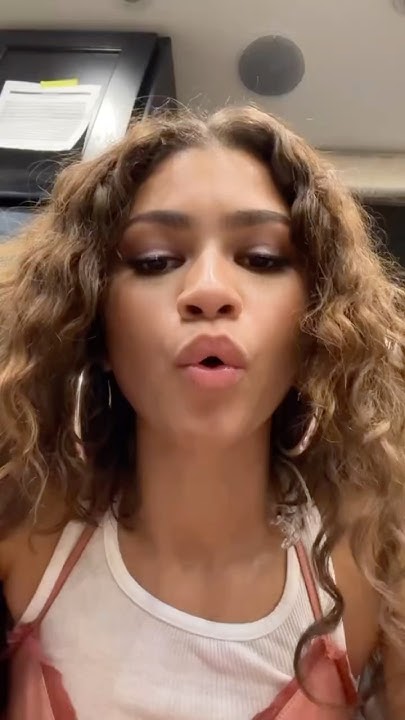 Zendaya singing 🎵 #zendaya #musician #singing - YouTube