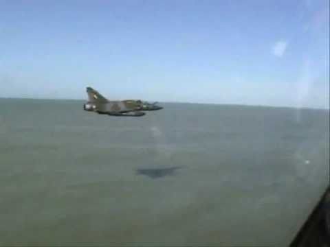 extremely low level flying in fighter jets