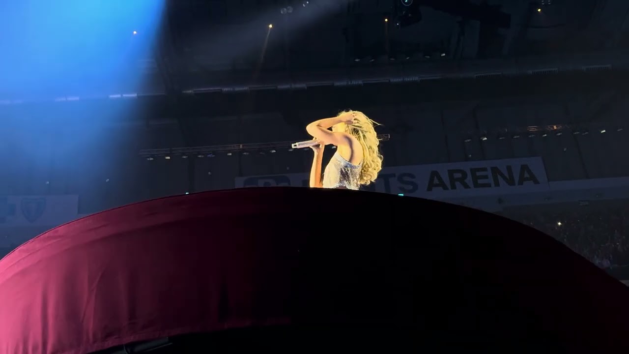 Juno - Sabrina Carpenter (LIVE PITTSBURGH)