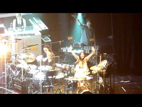 Elisa UD / Happiness Is Home Live (Drummin' Out) (...