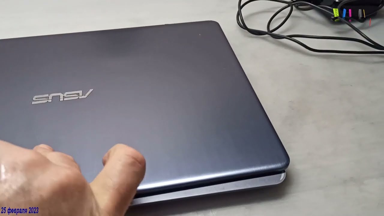 Ремонт ноутбука. Отломали крепление экрана.