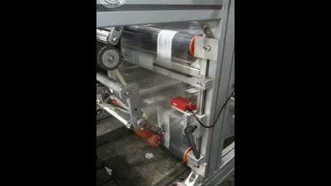 Vertical form fill labelling machine (video 1)