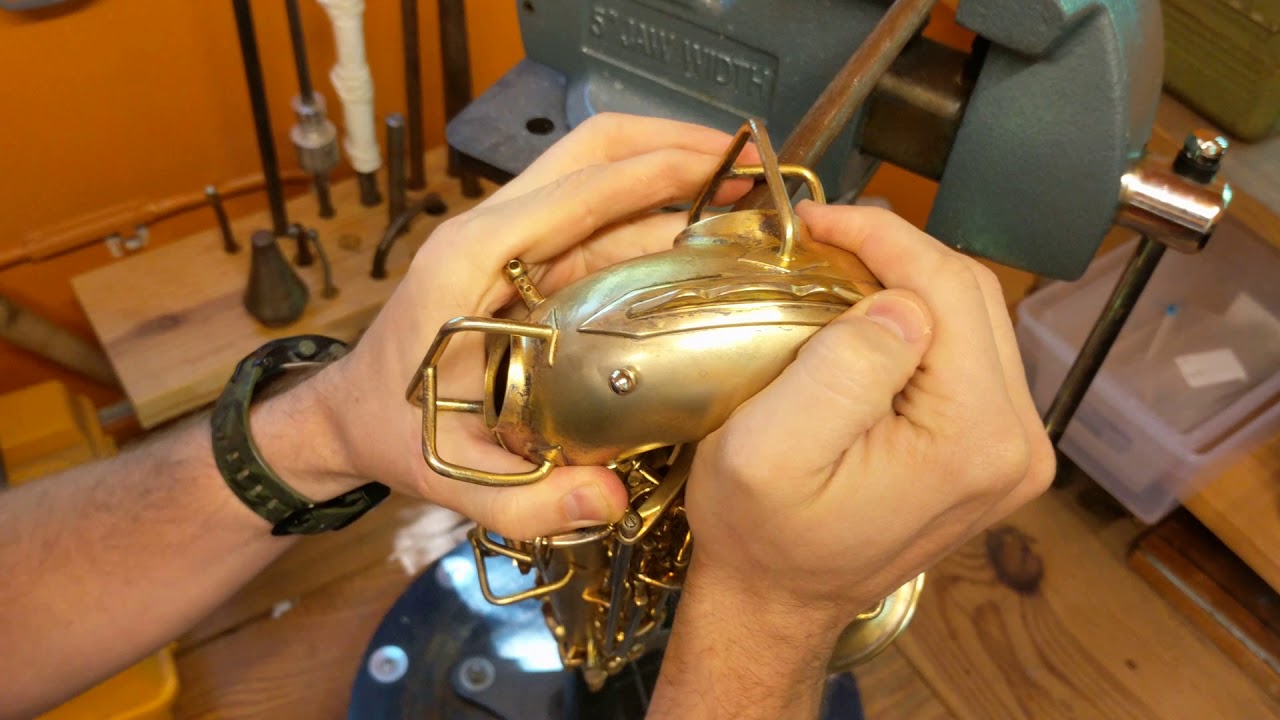 Тема ремонта саксофона: Пример удаления вмятины 1
