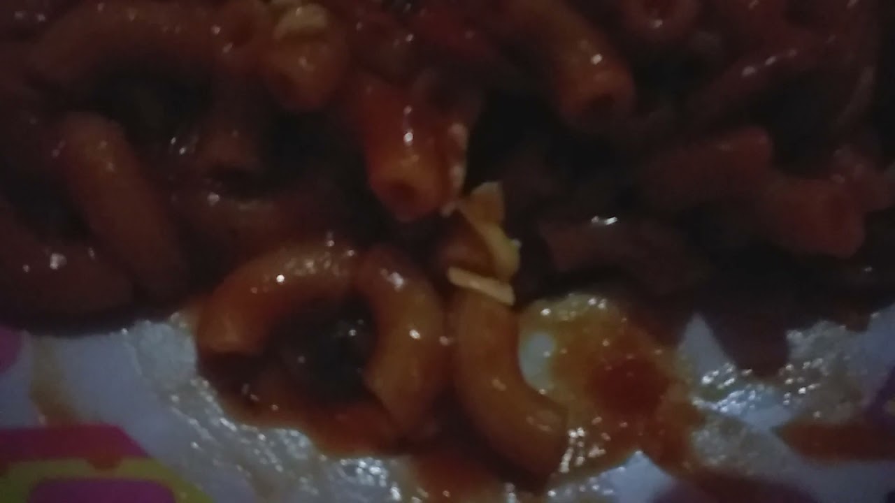 Hey lil' cheeses/chizes it's ya boy Austin eatin macrroni for dinner. Dont mind the background sound