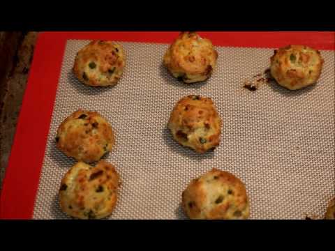 Aunt Duddie Makes Chef Johns Jalapeno Popper Puff Ball Thingies (sorta)