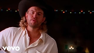 Watch Toby Keith Santa Im Right Here video