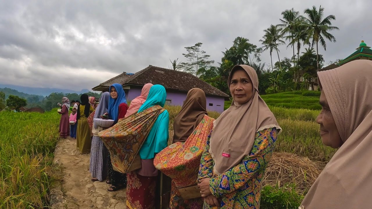 Ini Dia Tradisi Budaya Unik Pernikahan Di Desa Seserahan Pengantin Melewati Sawah Indah Perkampungan