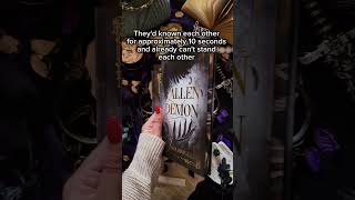 This is a true enemies to lovers #urbanfantasy #booktok #booktubetbr #specialeditionbooks #bookbites