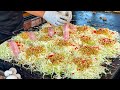 japanese street food - hiroshima style okonomiyaki 広島風お好み焼き