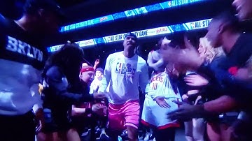 Quentin Richardson and Darius Miles doing GD handshake on TNT